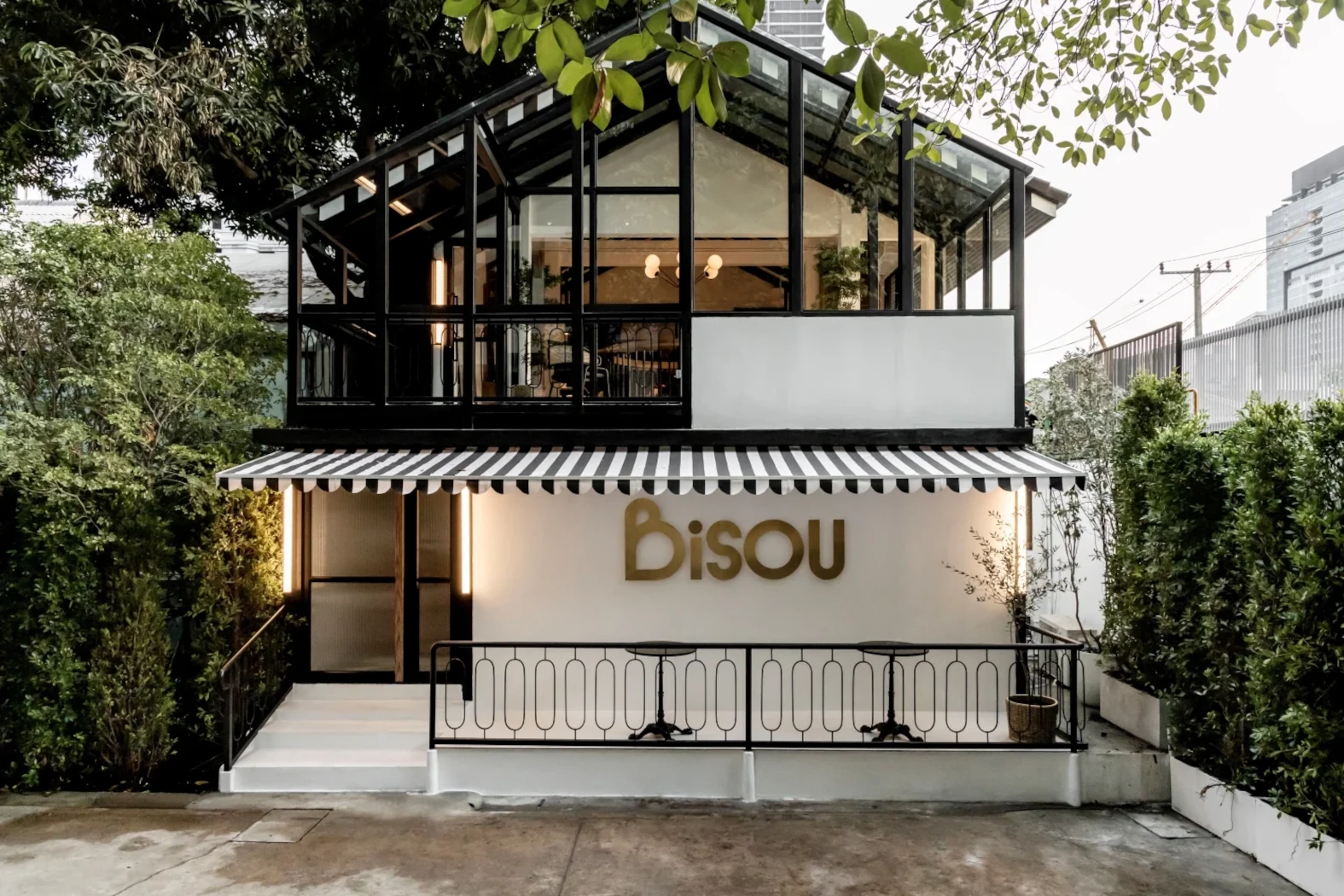 photo of the exterior of the Bisou restaurant in Bangkok